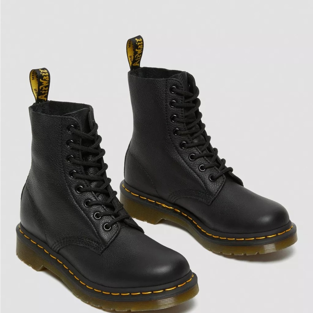 Dr. Martens Pascal boots